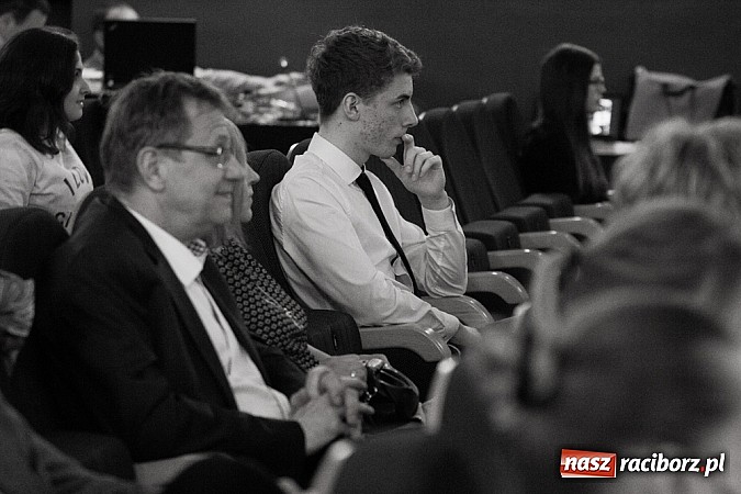 Zdjęcie w galerii na portalu naszraciborz.pl: Jubileuszowy koncert Młodzieżowego Domu Kultury w Raciborzu wiadomości z regionu