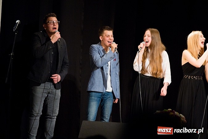 Zdjęcie w galerii na portalu naszraciborz.pl: Jubileuszowy koncert Młodzieżowego Domu Kultury w Raciborzu wiadomości z regionu