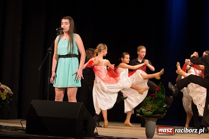 Zdjęcie w galerii na portalu naszraciborz.pl: Jubileuszowy koncert Młodzieżowego Domu Kultury w Raciborzu wiadomości z regionu