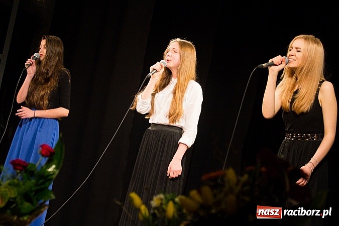 Zdjęcie w galerii na portalu naszraciborz.pl: Jubileuszowy koncert Młodzieżowego Domu Kultury w Raciborzu wiadomości z regionu