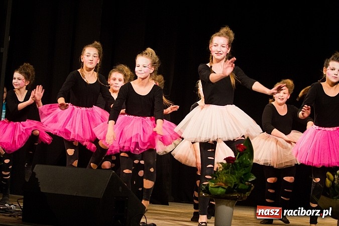 Zdjęcie w galerii na portalu naszraciborz.pl: Jubileuszowy koncert Młodzieżowego Domu Kultury w Raciborzu wiadomości z regionu