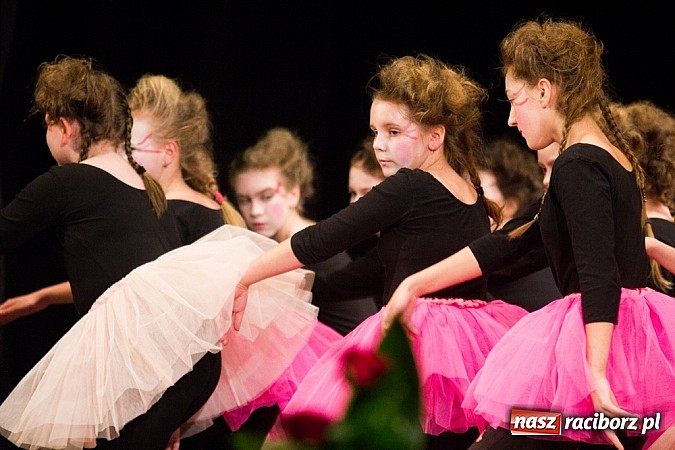 Zdjęcie w galerii na portalu naszraciborz.pl: Jubileuszowy koncert Młodzieżowego Domu Kultury w Raciborzu wiadomości z regionu