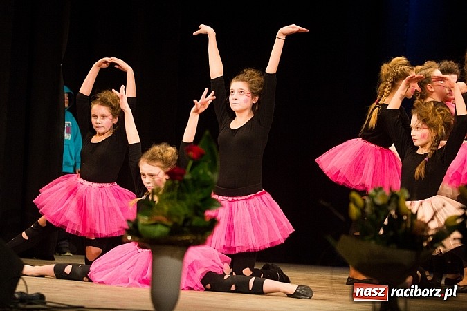 Zdjęcie w galerii na portalu naszraciborz.pl: Jubileuszowy koncert Młodzieżowego Domu Kultury w Raciborzu wiadomości z regionu