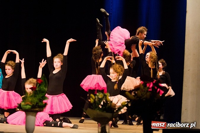 Zdjęcie w galerii na portalu naszraciborz.pl: Jubileuszowy koncert Młodzieżowego Domu Kultury w Raciborzu wiadomości z regionu