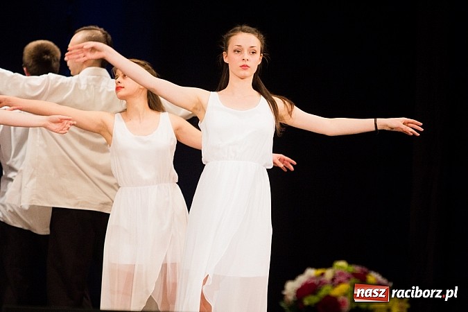 Zdjęcie w galerii na portalu naszraciborz.pl: Jubileuszowy koncert Młodzieżowego Domu Kultury w Raciborzu wiadomości z regionu