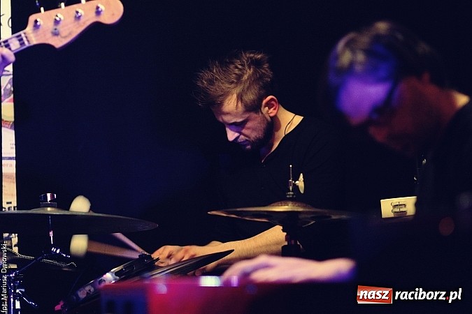 Zdjęcie w galerii na portalu naszraciborz.pl: Mikromusic wczoraj zagrał na Końcu Świata wiadomości z regionu