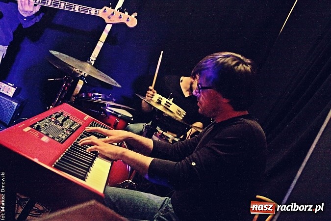 Zdjęcie w galerii na portalu naszraciborz.pl: Mikromusic wczoraj zagrał na Końcu Świata wiadomości z regionu