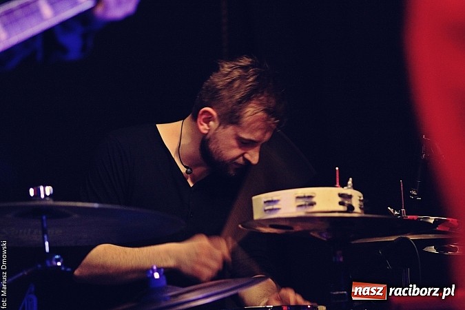 Zdjęcie w galerii na portalu naszraciborz.pl: Mikromusic wczoraj zagrał na Końcu Świata wiadomości z regionu