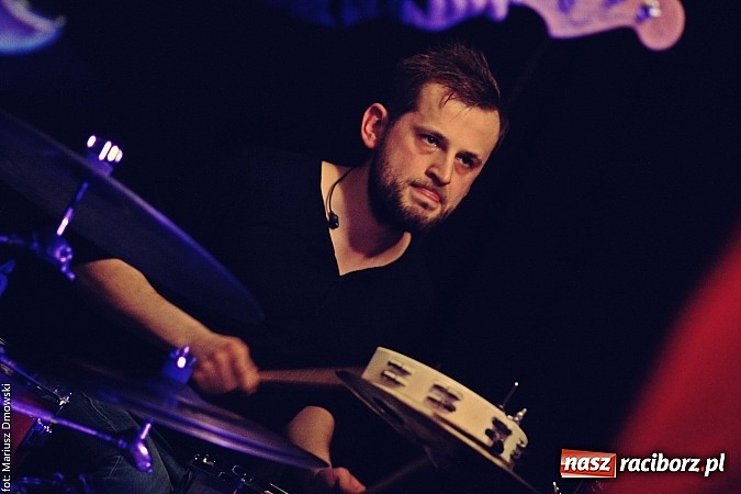 Zdjęcie w galerii na portalu naszraciborz.pl: Mikromusic wczoraj zagrał na Końcu Świata wiadomości z regionu