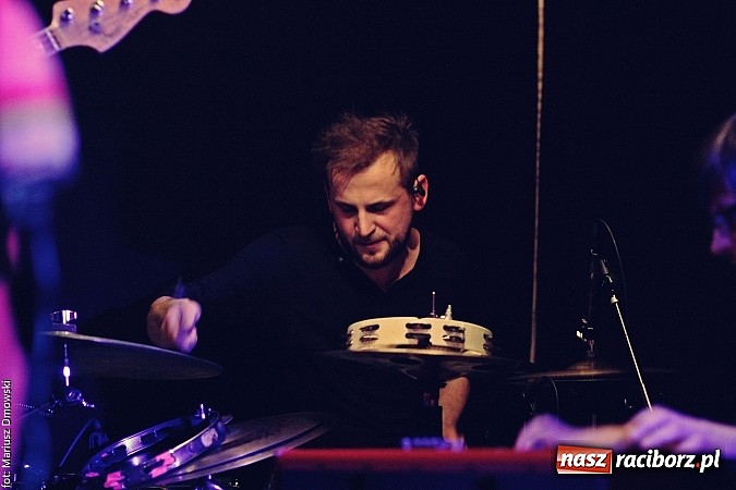 Zdjęcie w galerii na portalu naszraciborz.pl: Mikromusic wczoraj zagrał na Końcu Świata wiadomości z regionu