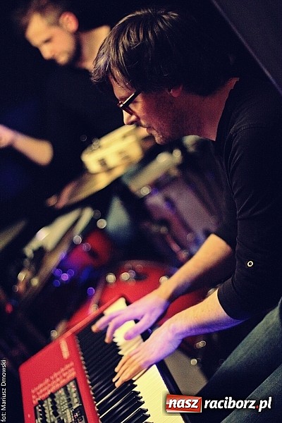 Zdjęcie w galerii na portalu naszraciborz.pl: Mikromusic wczoraj zagrał na Końcu Świata wiadomości z regionu