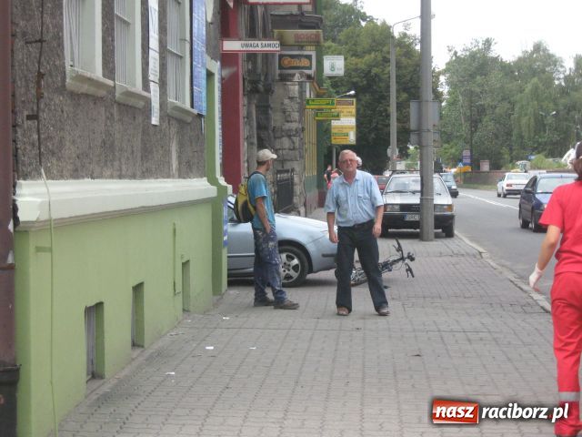 Zdjęcie w galerii na portalu naszraciborz.pl: Rowerzysta pod kołami fabii wiadomości z regionu