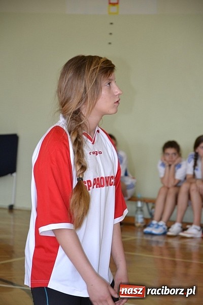 Zdjęcie w galerii na portalu naszraciborz.pl: Finał zawod&oacute;w rejonowych w mini siatk&oacute;wce dziewcząt w Krzyżanowicach wiadomości z regionu