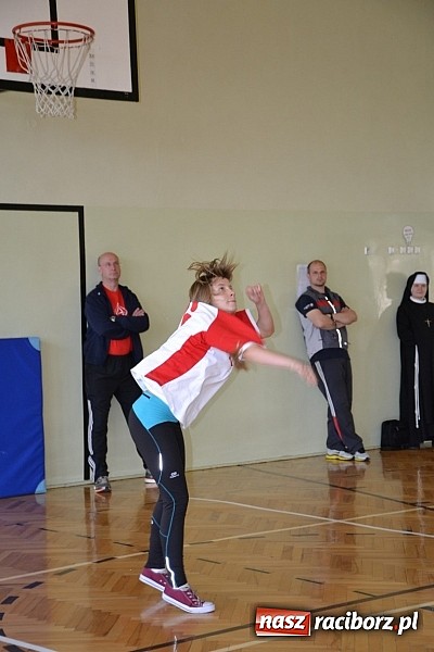 Zdjęcie w galerii na portalu naszraciborz.pl: Finał zawod&oacute;w rejonowych w mini siatk&oacute;wce dziewcząt w Krzyżanowicach wiadomości z regionu