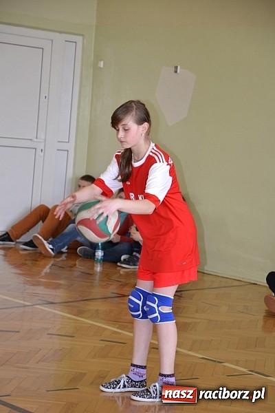 Zdjęcie w galerii na portalu naszraciborz.pl: Finał zawod&oacute;w rejonowych w mini siatk&oacute;wce dziewcząt w Krzyżanowicach wiadomości z regionu