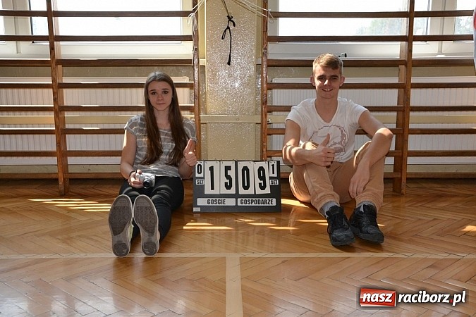 Zdjęcie w galerii na portalu naszraciborz.pl: Finał zawod&oacute;w rejonowych w mini siatk&oacute;wce dziewcząt w Krzyżanowicach wiadomości z regionu