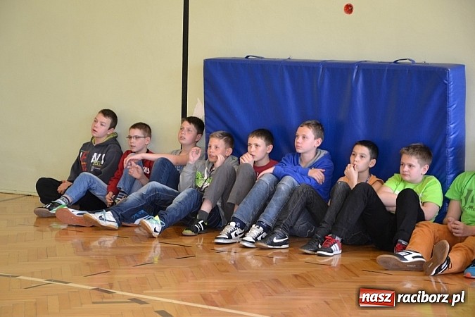 Zdjęcie w galerii na portalu naszraciborz.pl: Finał zawod&oacute;w rejonowych w mini siatk&oacute;wce dziewcząt w Krzyżanowicach wiadomości z regionu