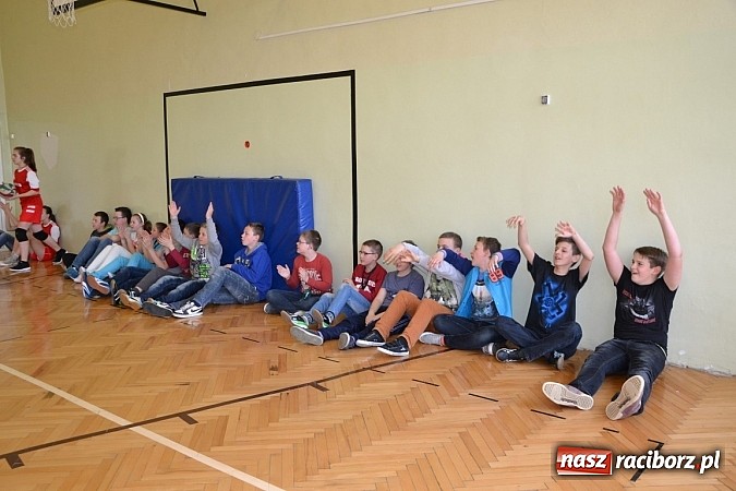 Zdjęcie w galerii na portalu naszraciborz.pl: Finał zawod&oacute;w rejonowych w mini siatk&oacute;wce dziewcząt w Krzyżanowicach wiadomości z regionu