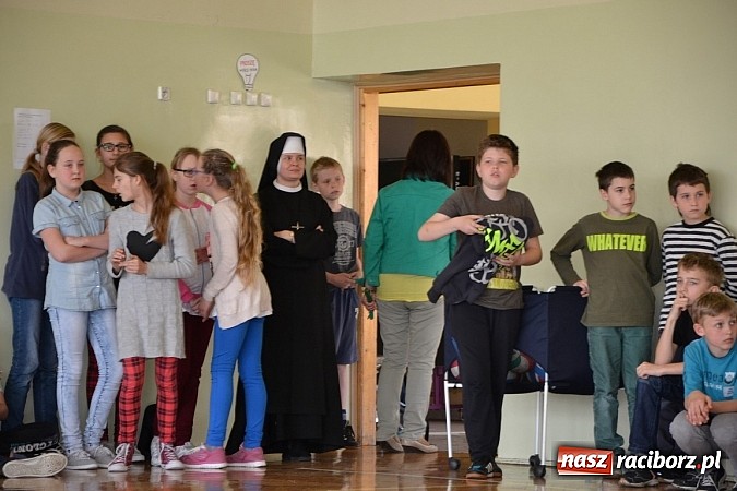 Zdjęcie w galerii na portalu naszraciborz.pl: Finał zawod&oacute;w rejonowych w mini siatk&oacute;wce dziewcząt w Krzyżanowicach wiadomości z regionu