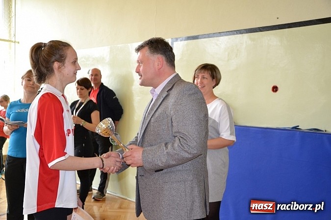 Zdjęcie w galerii na portalu naszraciborz.pl: Finał zawod&oacute;w rejonowych w mini siatk&oacute;wce dziewcząt w Krzyżanowicach wiadomości z regionu