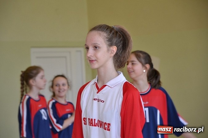Zdjęcie w galerii na portalu naszraciborz.pl: Finał zawod&oacute;w rejonowych w mini siatk&oacute;wce dziewcząt w Krzyżanowicach wiadomości z regionu