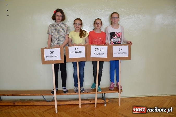 Zdjęcie w galerii na portalu naszraciborz.pl: Finał zawod&oacute;w rejonowych w mini siatk&oacute;wce dziewcząt w Krzyżanowicach wiadomości z regionu