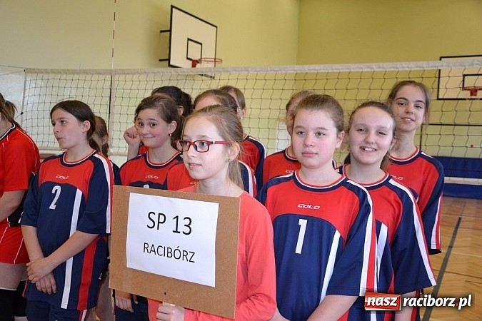 Zdjęcie w galerii na portalu naszraciborz.pl: Finał zawod&oacute;w rejonowych w mini siatk&oacute;wce dziewcząt w Krzyżanowicach wiadomości z regionu