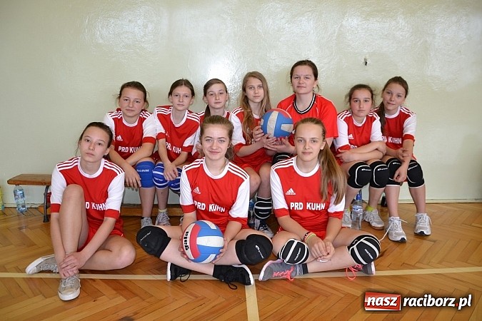 Zdjęcie w galerii na portalu naszraciborz.pl: Finał zawod&oacute;w rejonowych w mini siatk&oacute;wce dziewcząt w Krzyżanowicach wiadomości z regionu