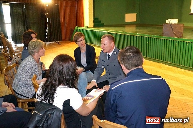 Zdjęcie w galerii na portalu naszraciborz.pl: Spektakl Grupy PaT dla młodzieży i rodziców w powiecie mikołowskim! wiadomości z regionu