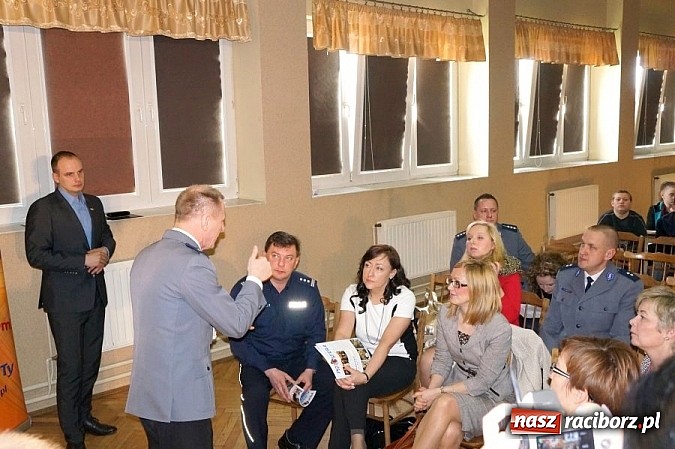 Zdjęcie w galerii na portalu naszraciborz.pl: Spektakl Grupy PaT dla młodzieży i rodziców w powiecie mikołowskim! wiadomości z regionu