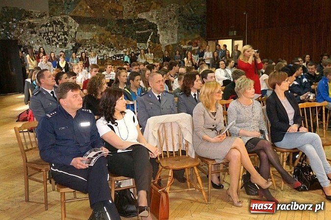 Zdjęcie w galerii na portalu naszraciborz.pl: Spektakl Grupy PaT dla młodzieży i rodziców w powiecie mikołowskim! wiadomości z regionu