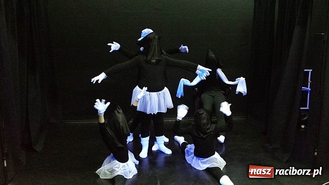 Zdjęcie w galerii na portalu naszraciborz.pl: Aktorzy z G5 gościli grupę teatralną z Rudnika wiadomości z regionu