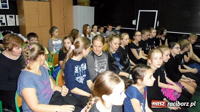 Zdjęcie w galerii na portalu naszraciborz.pl: Aktorzy z G5 gościli grupę teatralną z Rudnika wiadomości z regionu