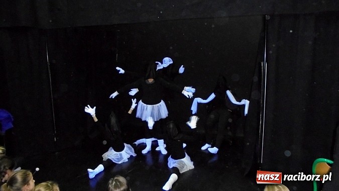 Zdjęcie w galerii na portalu naszraciborz.pl: Aktorzy z G5 gościli grupę teatralną z Rudnika wiadomości z regionu