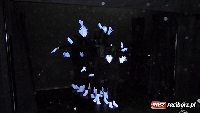 Zdjęcie w galerii na portalu naszraciborz.pl: Aktorzy z G5 gościli grupę teatralną z Rudnika wiadomości z regionu