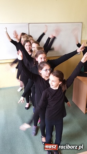 Zdjęcie w galerii na portalu naszraciborz.pl: Aktorzy z G5 gościli grupę teatralną z Rudnika wiadomości z regionu