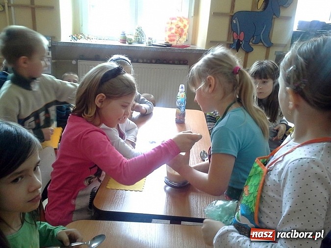 Zdjęcie w galerii na portalu naszraciborz.pl: Serek o smaku owocowym czy owocowy? wiadomości z regionu