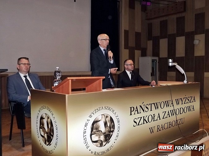 Zdjęcie w galerii na portalu naszraciborz.pl: Starosta i wicestarosta odpowiedzieli na pytania studentów PWSZ wiadomości z regionu