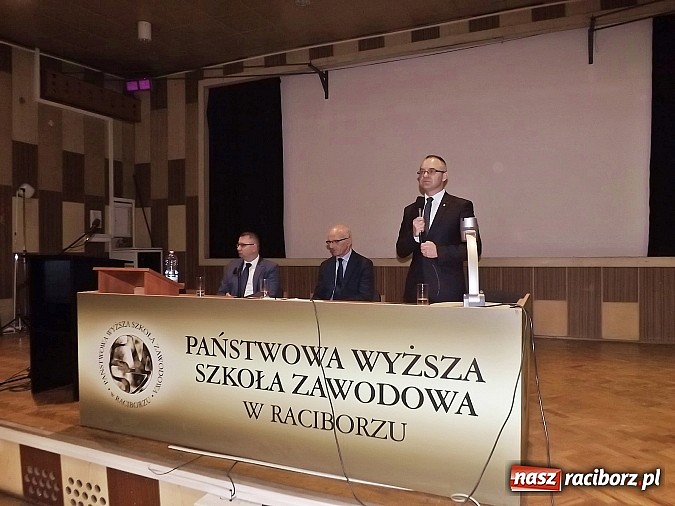 Zdjęcie w galerii na portalu naszraciborz.pl: Starosta i wicestarosta odpowiedzieli na pytania studentów PWSZ wiadomości z regionu