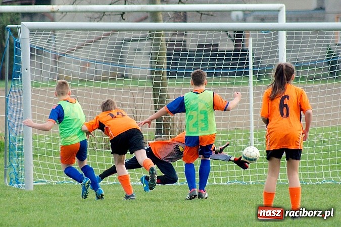 Zdjęcie w galerii na portalu naszraciborz.pl: Młodziki Grzegorzowic zdobyły Zameczek wiadomości z regionu