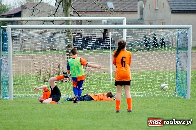 Zdjęcie w galerii na portalu naszraciborz.pl: Młodziki Grzegorzowic zdobyły Zameczek wiadomości z regionu