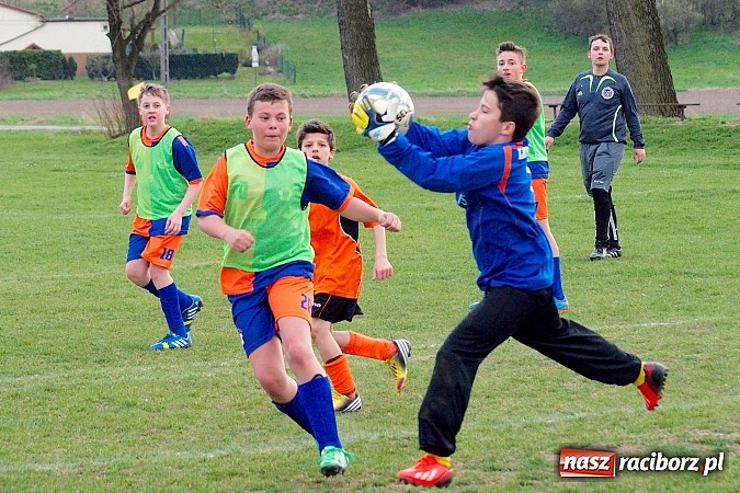 Zdjęcie w galerii na portalu naszraciborz.pl: Młodziki Grzegorzowic zdobyły Zameczek wiadomości z regionu