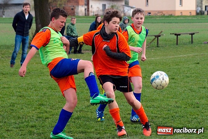 Zdjęcie w galerii na portalu naszraciborz.pl: Młodziki Grzegorzowic zdobyły Zameczek wiadomości z regionu