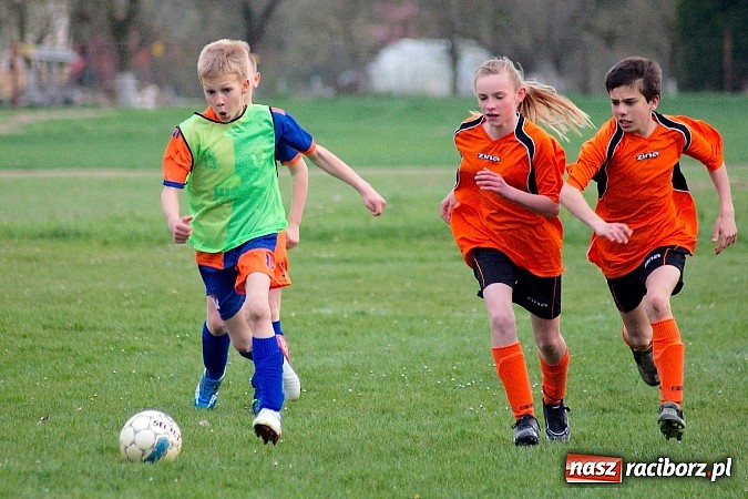 Zdjęcie w galerii na portalu naszraciborz.pl: Młodziki Grzegorzowic zdobyły Zameczek wiadomości z regionu