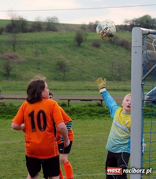 Zdjęcie w galerii na portalu naszraciborz.pl: Młodziki Grzegorzowic zdobyły Zameczek wiadomości z regionu