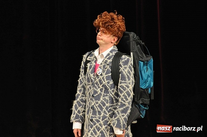 Zdjęcie w galerii na portalu naszraciborz.pl: Pielgrzymka do miejsc śmiesznych. Neo-Nówka w Raciborzu wiadomości z regionu