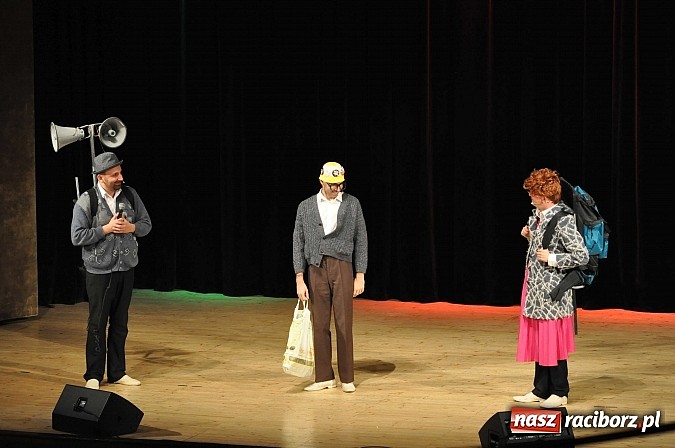 Zdjęcie w galerii na portalu naszraciborz.pl: Pielgrzymka do miejsc śmiesznych. Neo-Nówka w Raciborzu wiadomości z regionu