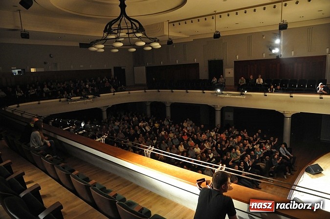 Zdjęcie w galerii na portalu naszraciborz.pl: Pielgrzymka do miejsc śmiesznych. Neo-Nówka w Raciborzu wiadomości z regionu
