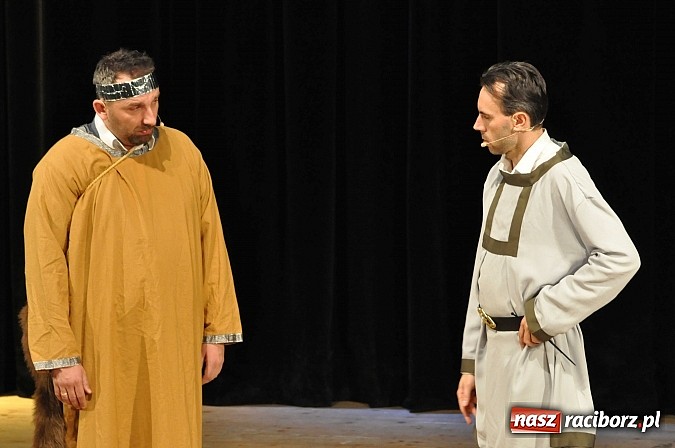 Zdjęcie w galerii na portalu naszraciborz.pl: Pielgrzymka do miejsc śmiesznych. Neo-Nówka w Raciborzu wiadomości z regionu