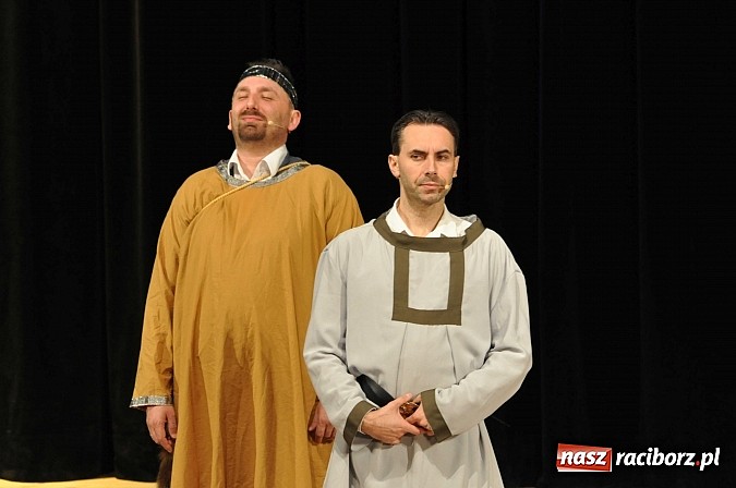 Zdjęcie w galerii na portalu naszraciborz.pl: Pielgrzymka do miejsc śmiesznych. Neo-Nówka w Raciborzu wiadomości z regionu